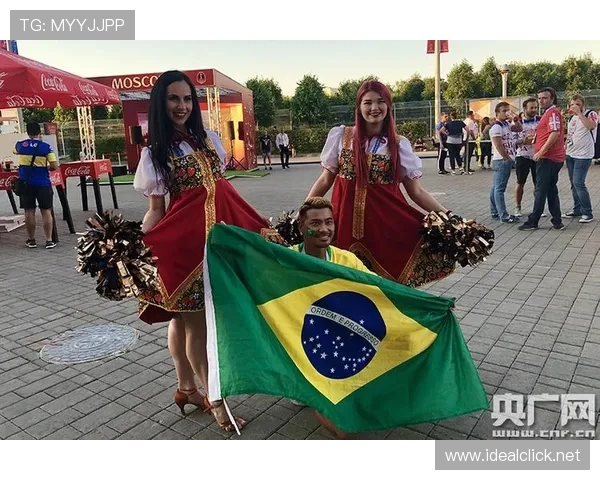 塞尔维亚球迷热情高涨，展现足球氛围竞争力增强的状态